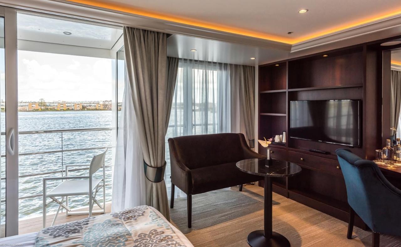 Select Ms Charles Dickens Neuss Hotel Bagian luar foto