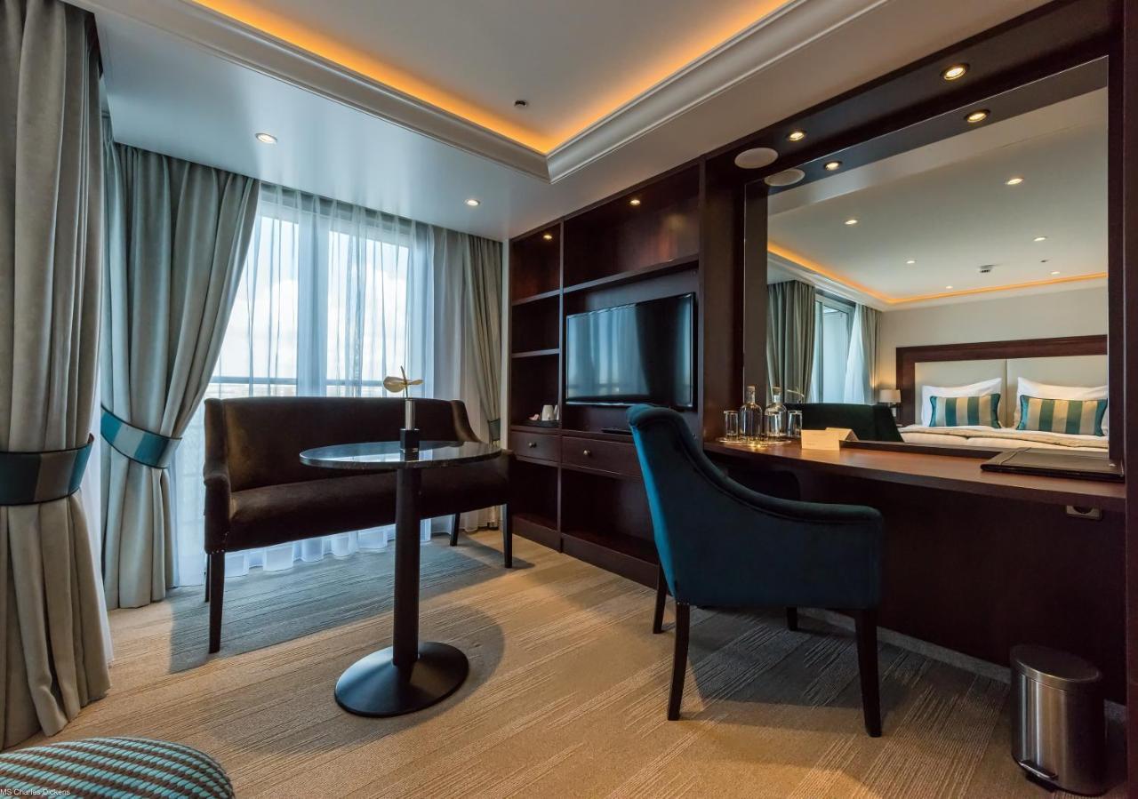 Select Ms Charles Dickens Neuss Hotel Bagian luar foto