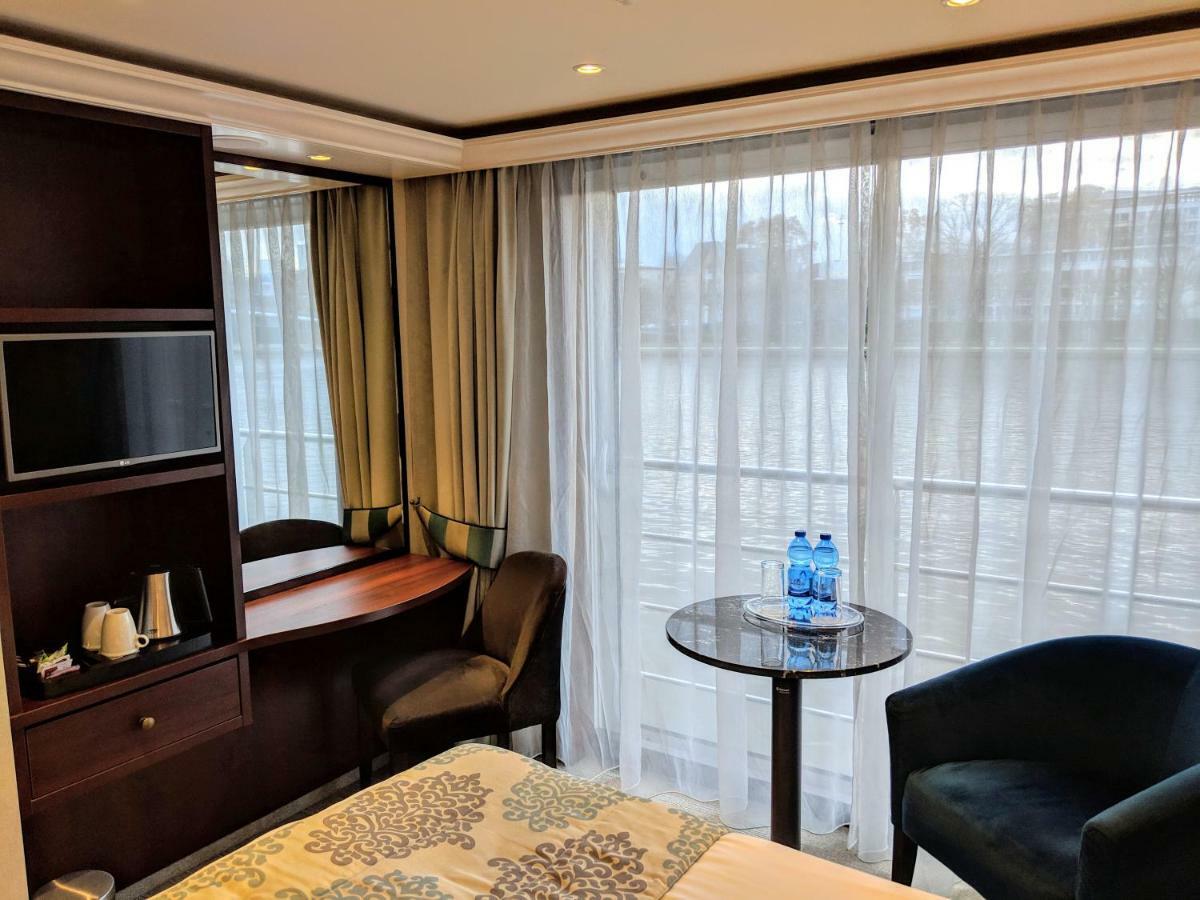 Select Ms Charles Dickens Neuss Hotel Bagian luar foto