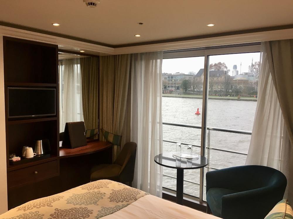 Select Ms Charles Dickens Neuss Hotel Bagian luar foto