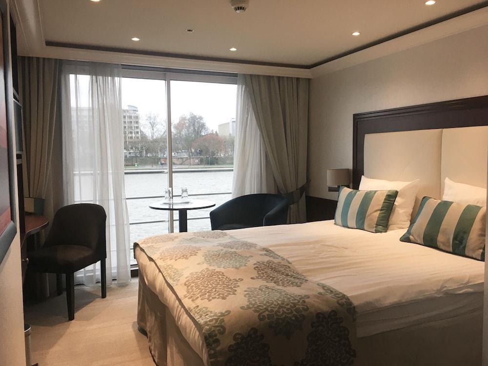 Select Ms Charles Dickens Neuss Hotel Bagian luar foto